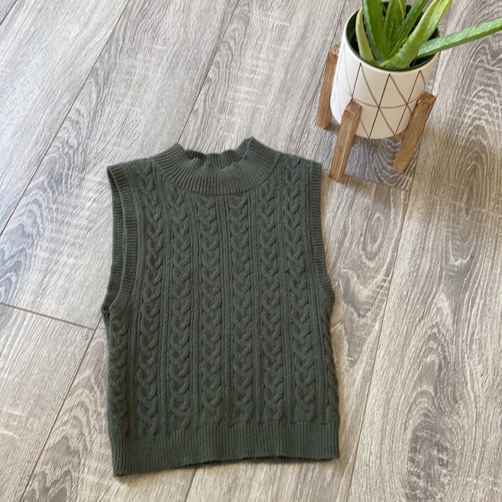 Cropped Cable Knit Mockneck